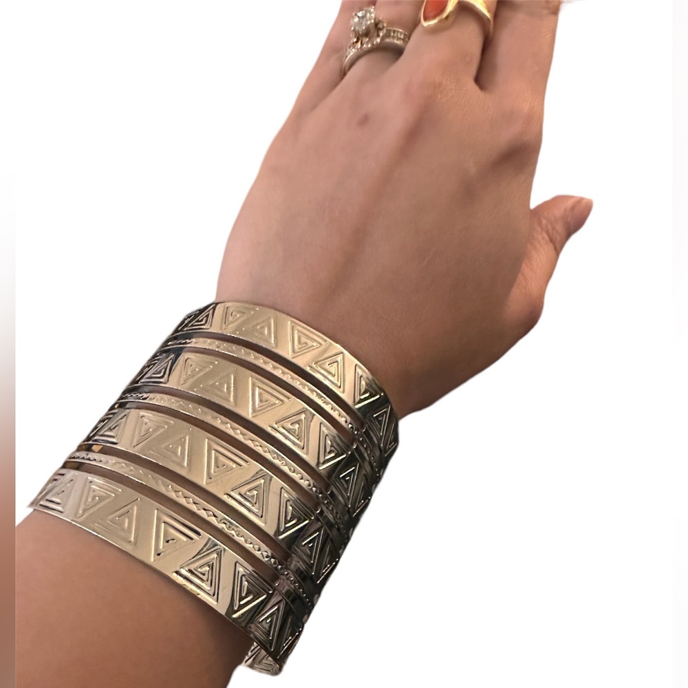 Stunning Silver Cuff Bangle with Aztec Emblems - Picture 4 of 7